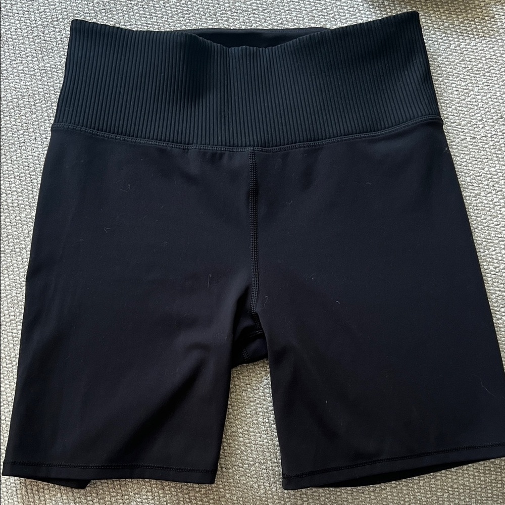 Vuori Black Rib Studio Short